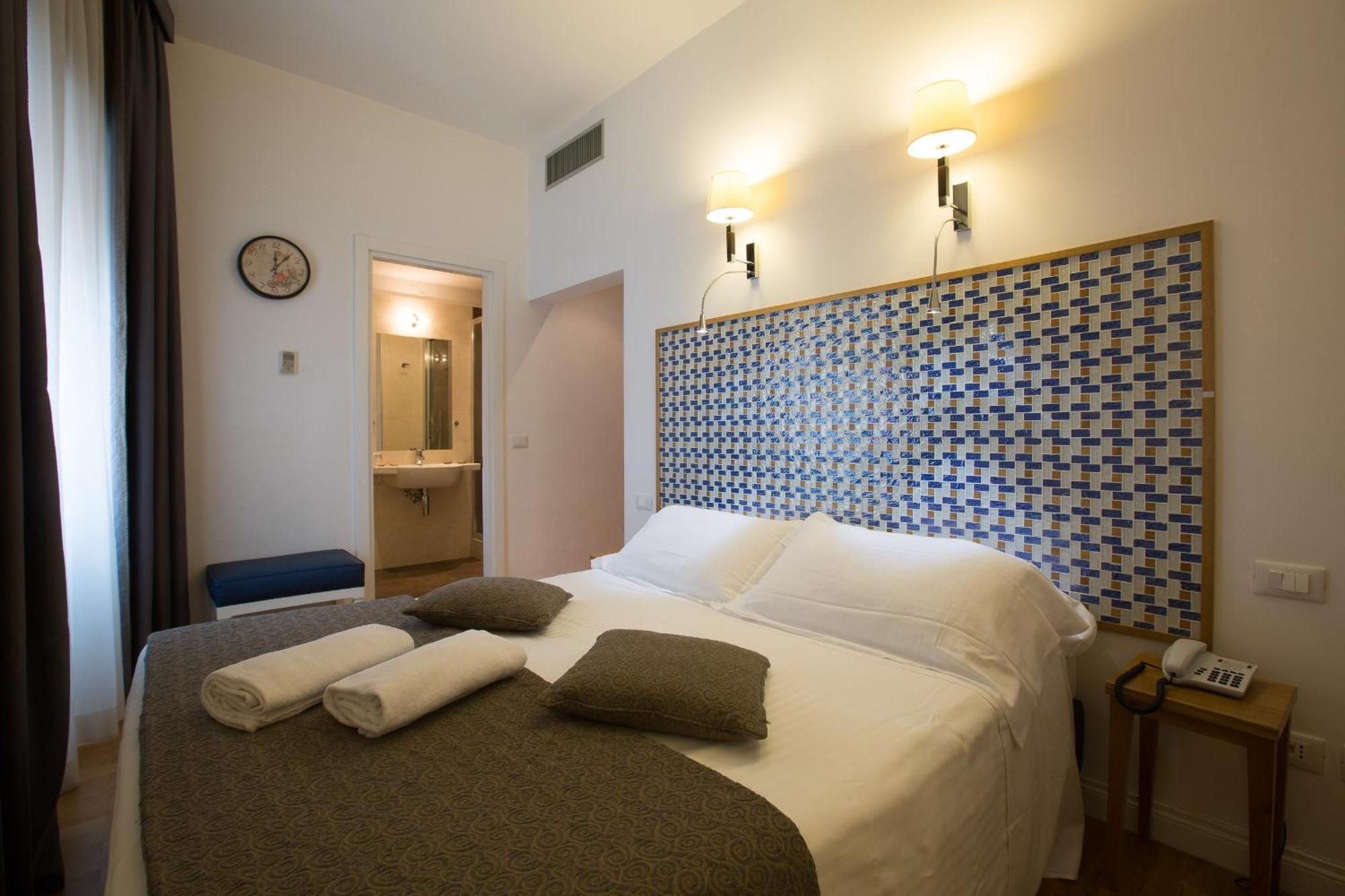 Floris Hotel Rome Room photo