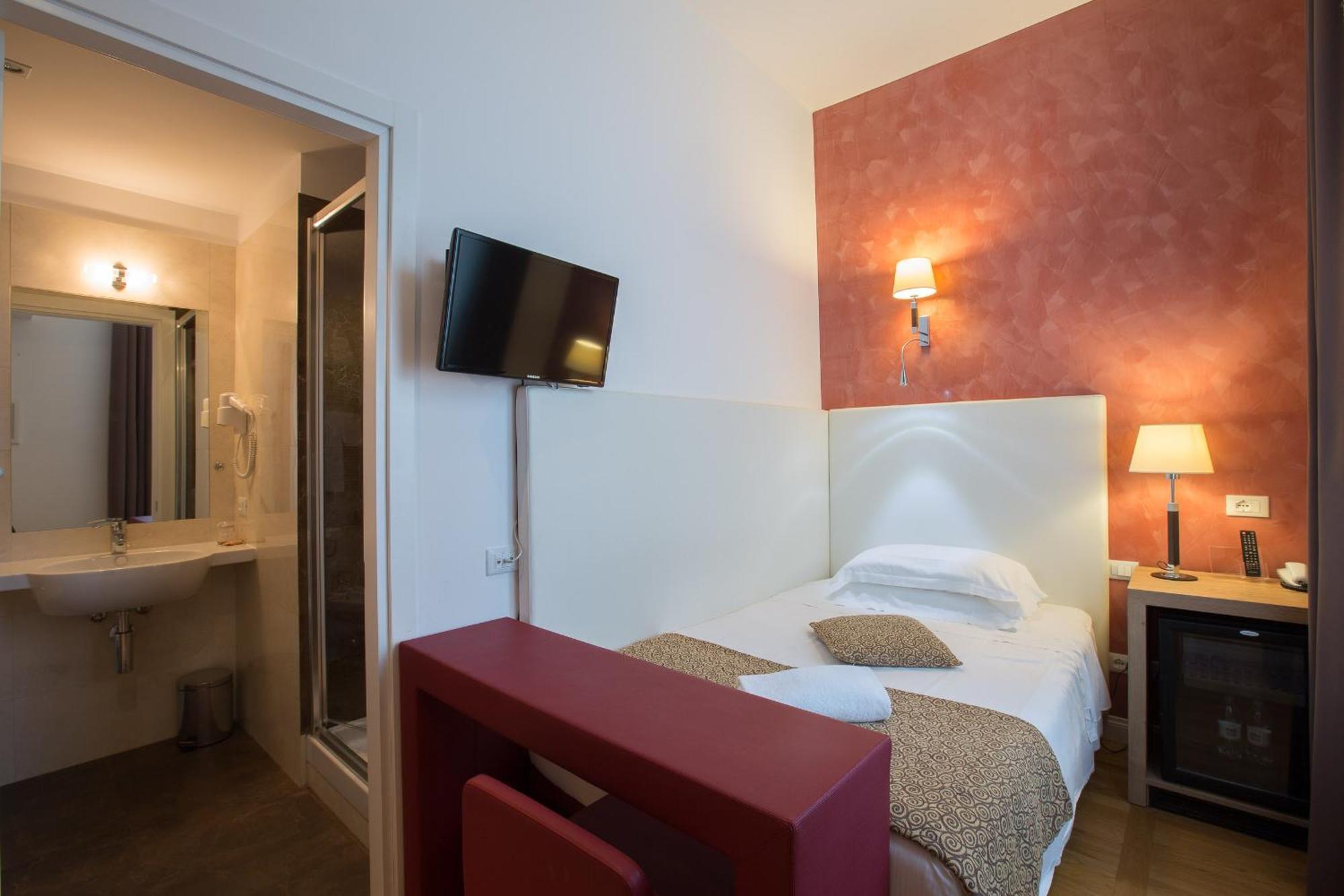 Floris Hotel Rome Room photo